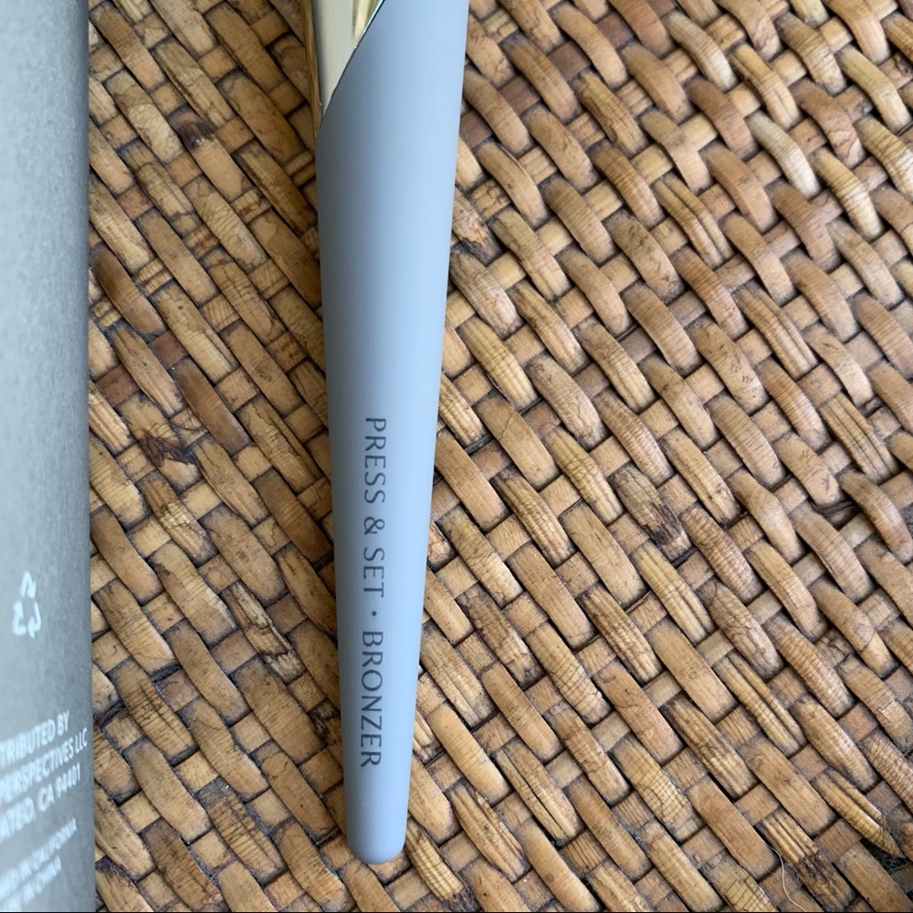 NEW! Complex Culture Press & Set • Bronzer Brush - Picture 4 of 4